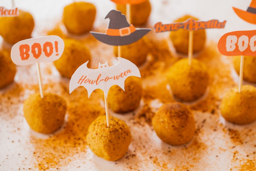 No-bake pumpkin Halloween dog treats featuring festive toppers like a bat that says Howl-o-ween and a witch hat.